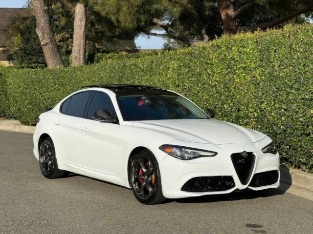 Белый Альфа Giulia, объемом двигателя 2 л и пробегом 43 тыс. км за 9500 $, фото 2 на Automoto.ua