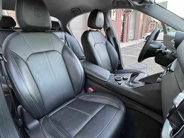 Белый Альфа Giulia, объемом двигателя 2 л и пробегом 34 тыс. км за 13000 $, фото 12 на Automoto.ua