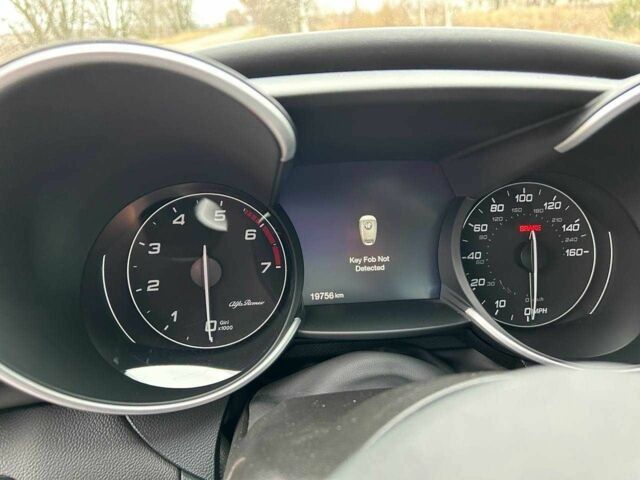 Белый Альфа Giulia, объемом двигателя 2 л и пробегом 21 тыс. км за 25700 $, фото 19 на Automoto.ua