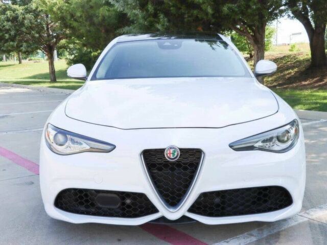 Белый Альфа Giulia, объемом двигателя 2 л и пробегом 42 тыс. км за 8900 $, фото 2 на Automoto.ua