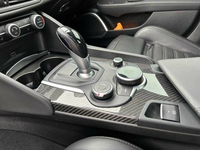 Белый Альфа Giulia, объемом двигателя 2 л и пробегом 21 тыс. км за 25700 $, фото 17 на Automoto.ua