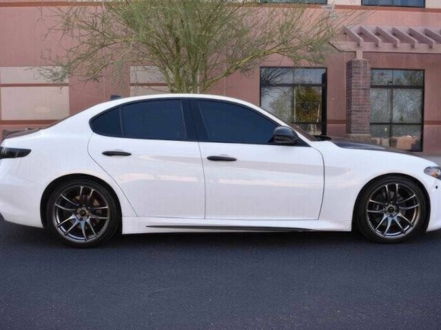 Белый Альфа Giulia, объемом двигателя 2 л и пробегом 36 тыс. км за 8200 $, фото 3 на Automoto.ua