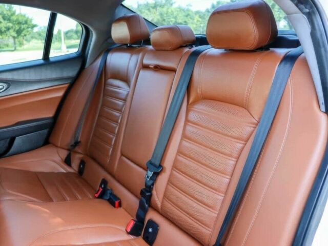 Белый Альфа Giulia, объемом двигателя 2 л и пробегом 42 тыс. км за 8900 $, фото 15 на Automoto.ua