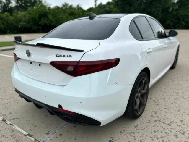 Белый Альфа Giulia, объемом двигателя 2 л и пробегом 36 тыс. км за 15000 $, фото 6 на Automoto.ua