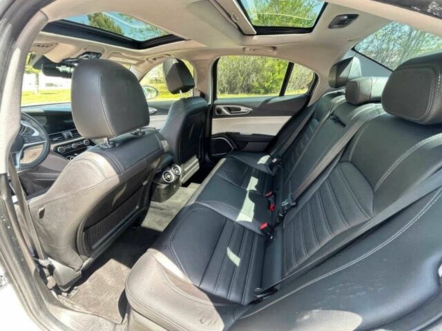 Белый Альфа Giulia, объемом двигателя 2 л и пробегом 36 тыс. км за 15000 $, фото 10 на Automoto.ua