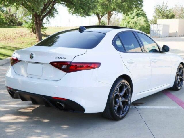 Белый Альфа Giulia, объемом двигателя 2 л и пробегом 42 тыс. км за 8900 $, фото 6 на Automoto.ua