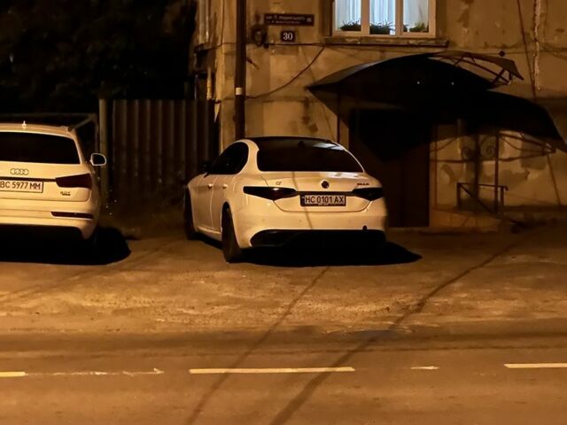 Белый Альфа Giulia, объемом двигателя 2 л и пробегом 40 тыс. км за 24000 $, фото 3 на Automoto.ua