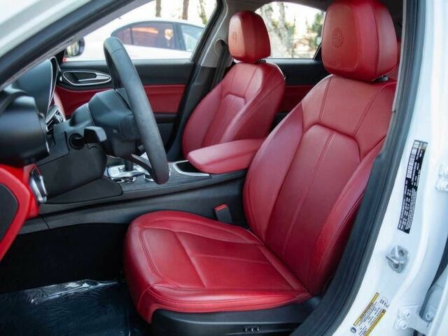 Белый Альфа Giulia, объемом двигателя 2 л и пробегом 42 тыс. км за 14000 $, фото 6 на Automoto.ua