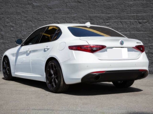 Белый Альфа Giulia, объемом двигателя 2 л и пробегом 42 тыс. км за 14000 $, фото 5 на Automoto.ua
