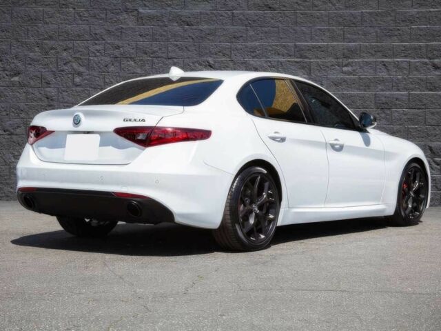 Белый Альфа Giulia, объемом двигателя 2 л и пробегом 42 тыс. км за 14000 $, фото 3 на Automoto.ua