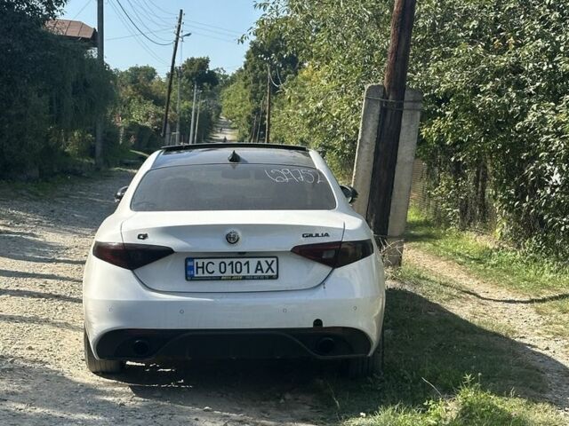 Белый Альфа Giulia, объемом двигателя 2 л и пробегом 40 тыс. км за 24000 $, фото 1 на Automoto.ua