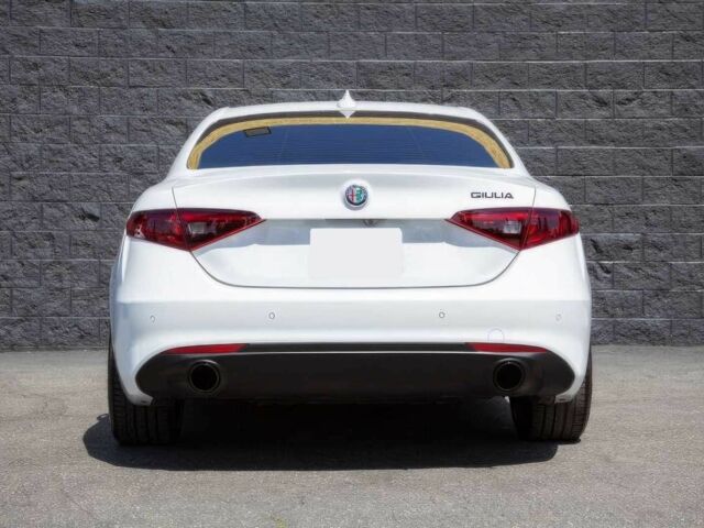 Белый Альфа Giulia, объемом двигателя 2 л и пробегом 42 тыс. км за 14000 $, фото 4 на Automoto.ua