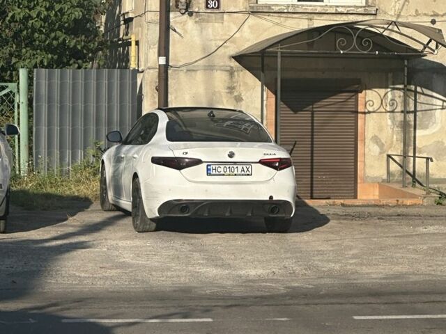 Белый Альфа Giulia, объемом двигателя 2 л и пробегом 40 тыс. км за 24000 $, фото 2 на Automoto.ua