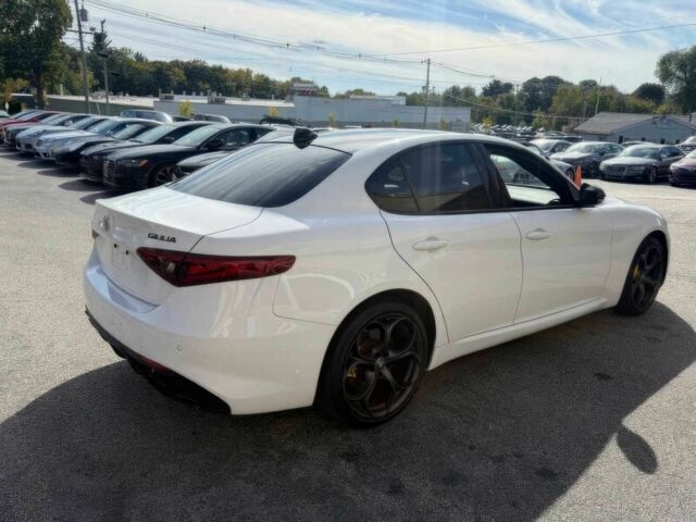 Белый Альфа Giulia, объемом двигателя 2 л и пробегом 29 тыс. км за 12300 $, фото 4 на Automoto.ua