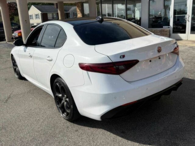 Белый Альфа Giulia, объемом двигателя 2 л и пробегом 29 тыс. км за 12300 $, фото 6 на Automoto.ua