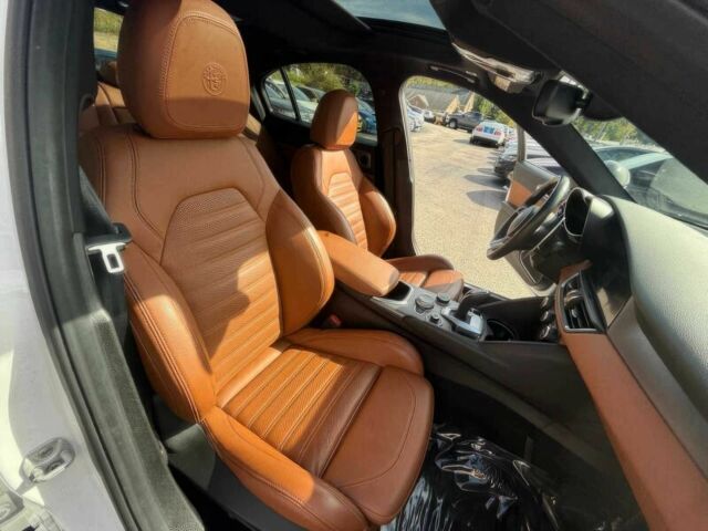 Белый Альфа Giulia, объемом двигателя 2 л и пробегом 29 тыс. км за 12300 $, фото 9 на Automoto.ua