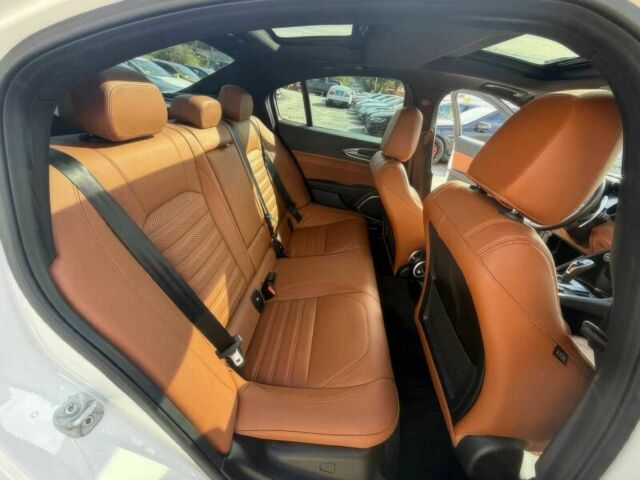 Белый Альфа Giulia, объемом двигателя 2 л и пробегом 29 тыс. км за 12300 $, фото 10 на Automoto.ua