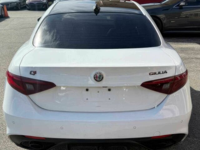 Белый Альфа Giulia, объемом двигателя 2 л и пробегом 29 тыс. км за 12300 $, фото 5 на Automoto.ua