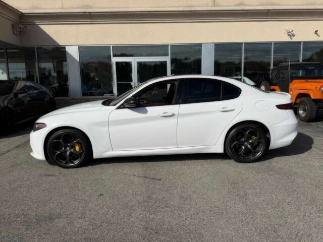 Белый Альфа Giulia, объемом двигателя 2 л и пробегом 29 тыс. км за 12300 $, фото 3 на Automoto.ua