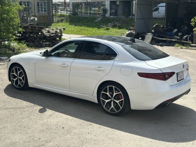 Белый Альфа Giulia, объемом двигателя 2 л и пробегом 67 тыс. км за 24000 $, фото 2 на Automoto.ua