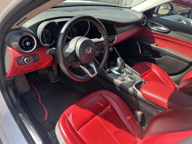 Белый Альфа Giulia, объемом двигателя 2 л и пробегом 67 тыс. км за 24000 $, фото 4 на Automoto.ua