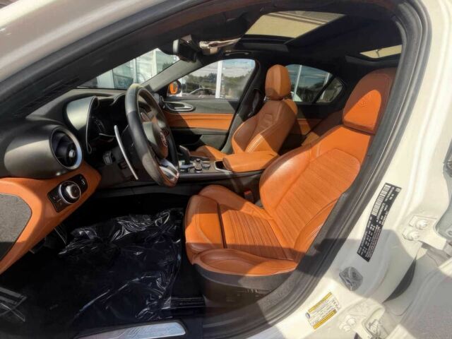Белый Альфа Giulia, объемом двигателя 2 л и пробегом 29 тыс. км за 12300 $, фото 7 на Automoto.ua