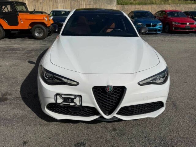 Белый Альфа Giulia, объемом двигателя 2 л и пробегом 29 тыс. км за 12300 $, фото 1 на Automoto.ua