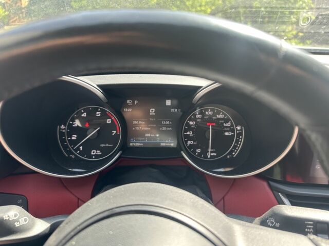 Белый Альфа Giulia, объемом двигателя 2 л и пробегом 67 тыс. км за 24000 $, фото 3 на Automoto.ua