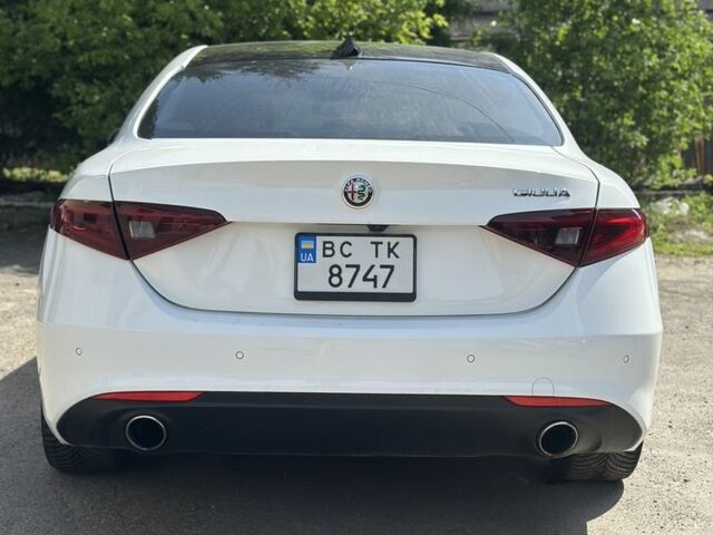 Белый Альфа Giulia, объемом двигателя 2 л и пробегом 67 тыс. км за 24000 $, фото 1 на Automoto.ua