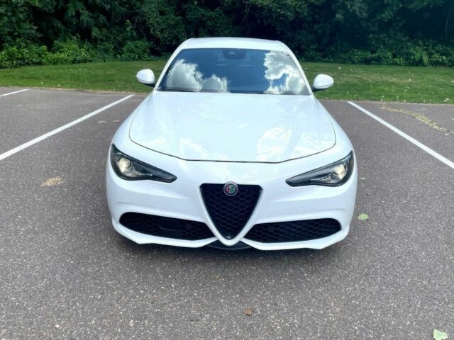 Білий Альфа Giulia, об'ємом двигуна 2 л та пробігом 35 тис. км за 13000 $, фото 1 на Automoto.ua