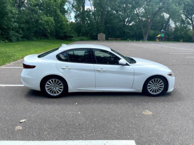 Білий Альфа Giulia, об'ємом двигуна 2 л та пробігом 35 тис. км за 13000 $, фото 3 на Automoto.ua