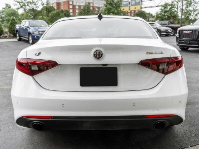 Белый Альфа Giulia, объемом двигателя 2 л и пробегом 20 тыс. км за 12700 $, фото 4 на Automoto.ua