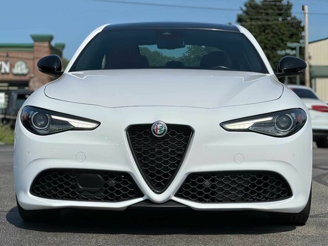 Білий Альфа Giulia, об'ємом двигуна 2 л та пробігом 34 тис. км за 17300 $, фото 1 на Automoto.ua