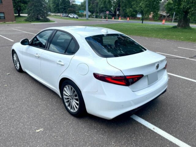 Білий Альфа Giulia, об'ємом двигуна 2 л та пробігом 35 тис. км за 13000 $, фото 4 на Automoto.ua