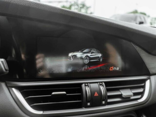 Белый Альфа Giulia, объемом двигателя 2 л и пробегом 20 тыс. км за 12700 $, фото 11 на Automoto.ua