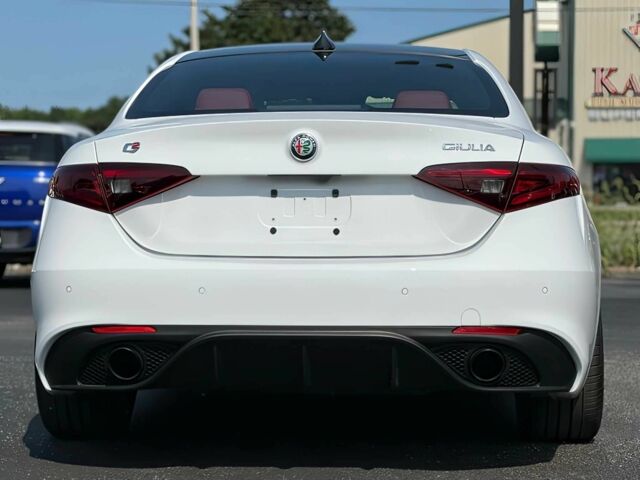 Білий Альфа Giulia, об'ємом двигуна 2 л та пробігом 34 тис. км за 17300 $, фото 5 на Automoto.ua
