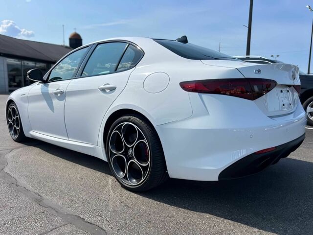 Білий Альфа Giulia, об'ємом двигуна 2 л та пробігом 34 тис. км за 17300 $, фото 6 на Automoto.ua