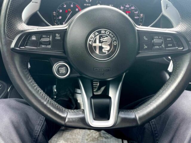 Білий Альфа Giulia, об'ємом двигуна 2 л та пробігом 35 тис. км за 13000 $, фото 9 на Automoto.ua