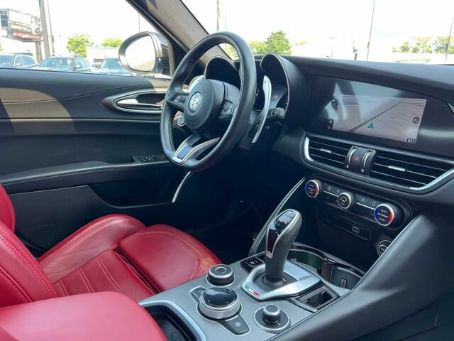 Білий Альфа Giulia, об'ємом двигуна 2 л та пробігом 34 тис. км за 17300 $, фото 12 на Automoto.ua