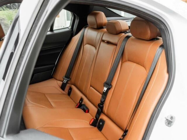 Белый Альфа Giulia, объемом двигателя 2 л и пробегом 20 тыс. км за 12700 $, фото 16 на Automoto.ua