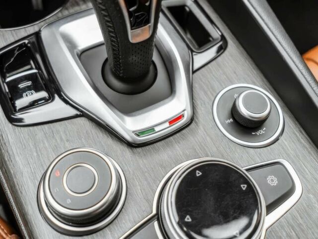 Белый Альфа Giulia, объемом двигателя 2 л и пробегом 20 тыс. км за 12700 $, фото 14 на Automoto.ua