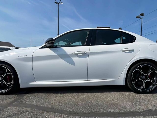 Білий Альфа Giulia, об'ємом двигуна 2 л та пробігом 34 тис. км за 17300 $, фото 4 на Automoto.ua