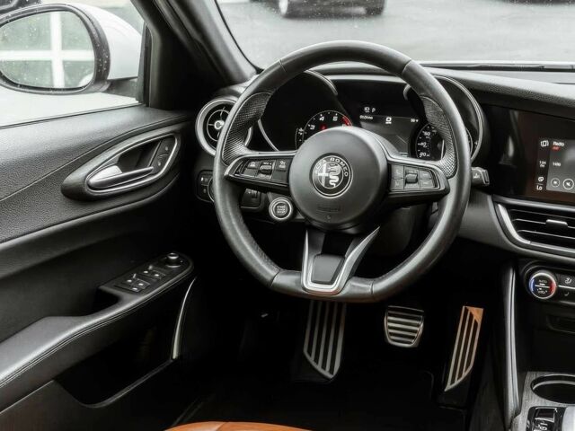 Белый Альфа Giulia, объемом двигателя 2 л и пробегом 20 тыс. км за 12700 $, фото 7 на Automoto.ua