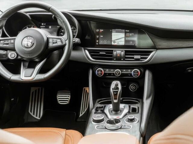 Белый Альфа Giulia, объемом двигателя 2 л и пробегом 20 тыс. км за 12700 $, фото 8 на Automoto.ua