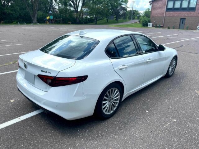 Білий Альфа Giulia, об'ємом двигуна 2 л та пробігом 35 тис. км за 13000 $, фото 6 на Automoto.ua