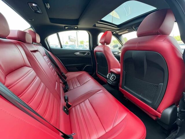 Білий Альфа Giulia, об'ємом двигуна 2 л та пробігом 34 тис. км за 17300 $, фото 13 на Automoto.ua