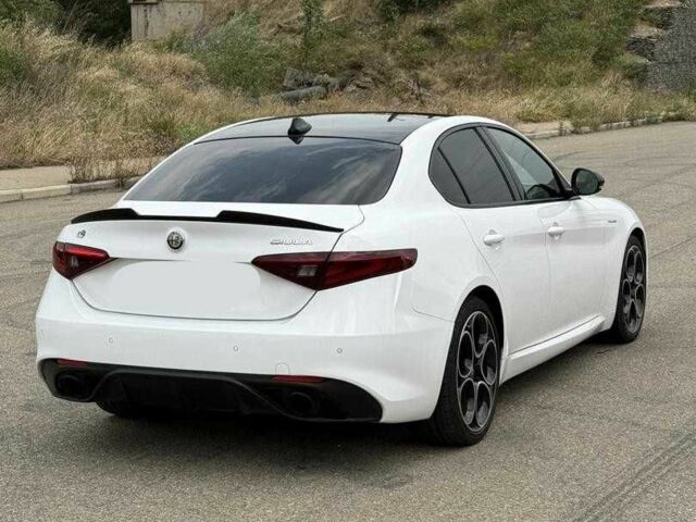 Белый Альфа Giulia, объемом двигателя 2 л и пробегом 39 тыс. км за 18300 $, фото 4 на Automoto.ua