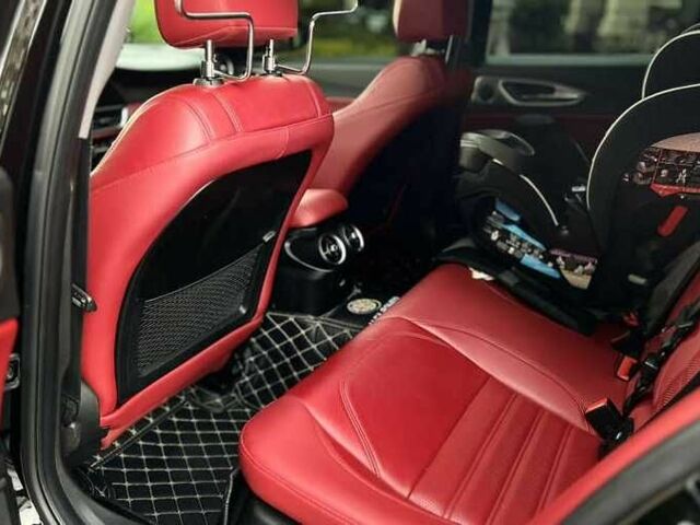 Черный Альфа Giulia, объемом двигателя 2 л и пробегом 40 тыс. км за 14400 $, фото 15 на Automoto.ua