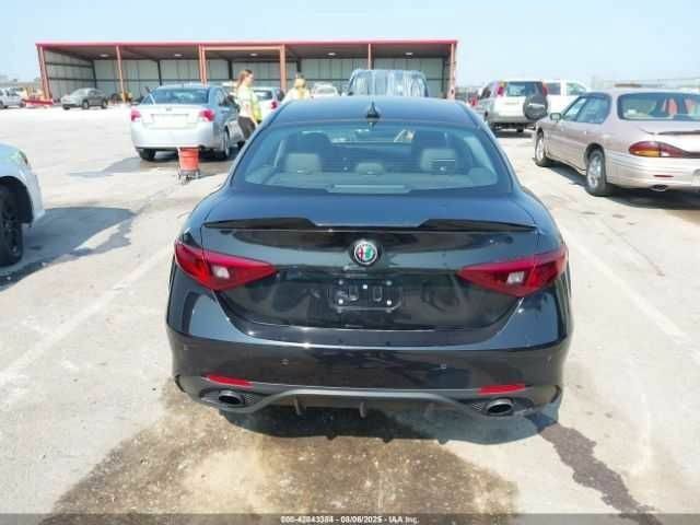 Черный Альфа Giulia, объемом двигателя 2 л и пробегом 51 тыс. км за 4000 $, фото 15 на Automoto.ua