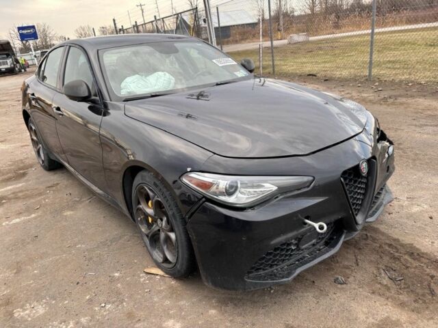 Чорний Альфа Giulia, об'ємом двигуна 2 л та пробігом 100 тис. км за 11999 $, фото 6 на Automoto.ua